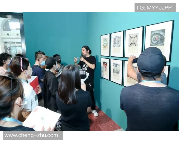 街头足球明星化身街头艺术家展现惊人技巧与创意表演视频